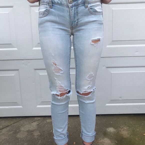 American Eagle Light Wash Ripped Jeans 